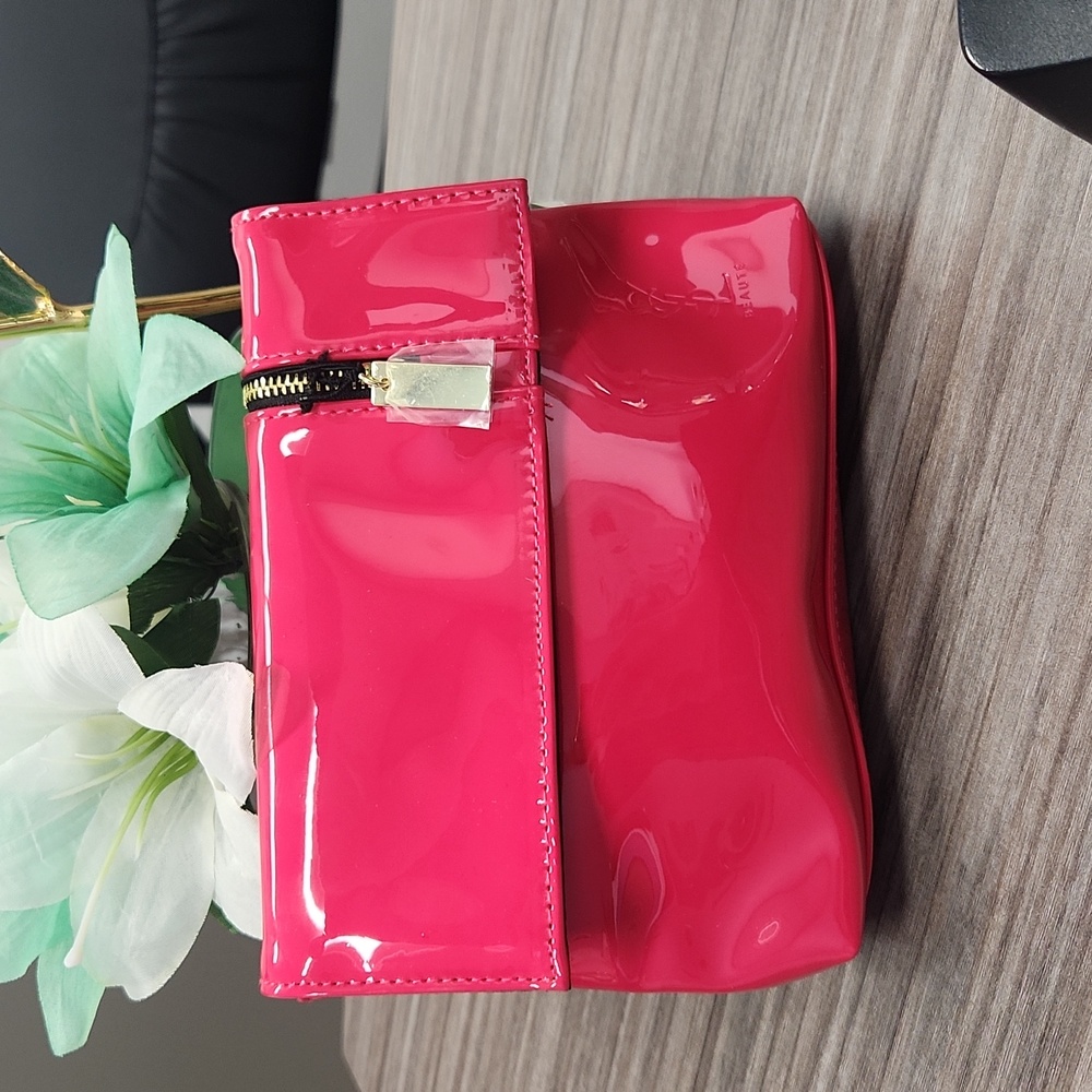 NWT YVES SAINT LAURENT YSL PATENT LEATHER BEAUTE BAG